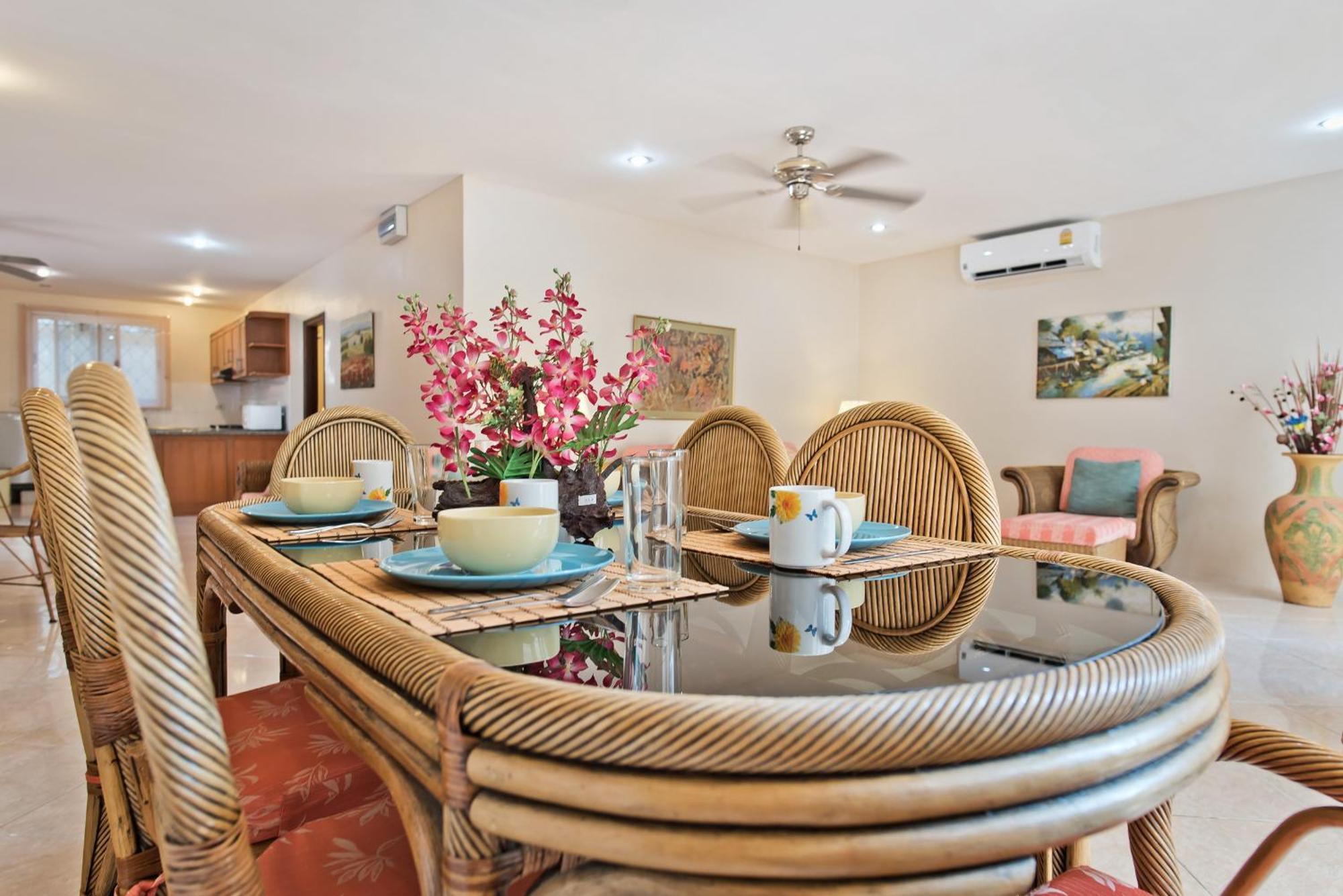 Butterfly Garden Boutique Residences By Frasier, A Lifestyle Destination Apt And Villas 1 To 3 Bedroom Units, 2 Full Bathrooms, Rain Shower, Spa Bath, Complete Kitchen, Staff 24-7,Fast Fiber Optic Wifi, 55" Smart Tv'S, Free Bbq, Pattaya Exteriör bild
