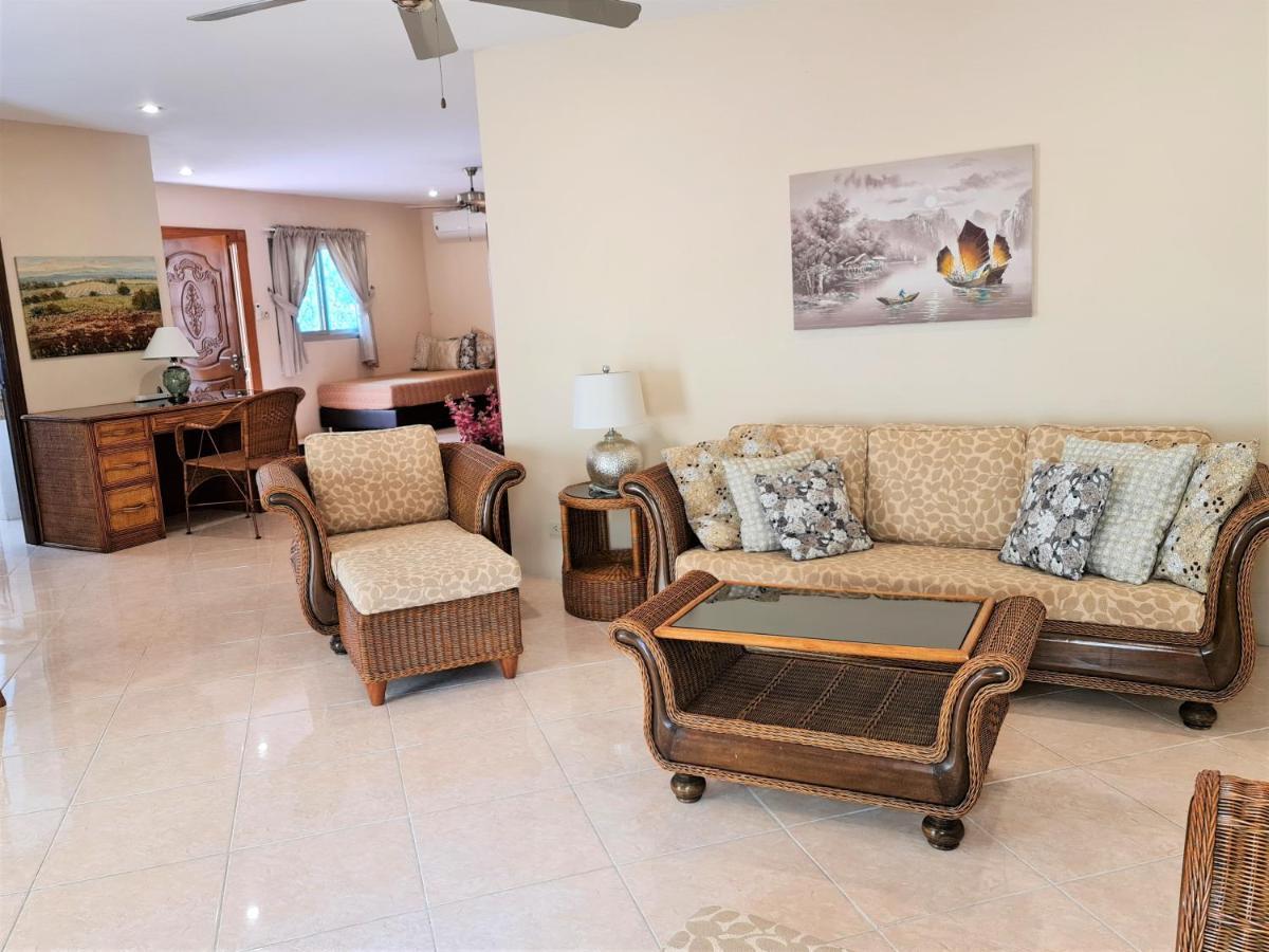 Butterfly Garden Boutique Residences By Frasier, A Lifestyle Destination Apt And Villas 1 To 3 Bedroom Units, 2 Full Bathrooms, Rain Shower, Spa Bath, Complete Kitchen, Staff 24-7,Fast Fiber Optic Wifi, 55" Smart Tv'S, Free Bbq, Pattaya Exteriör bild