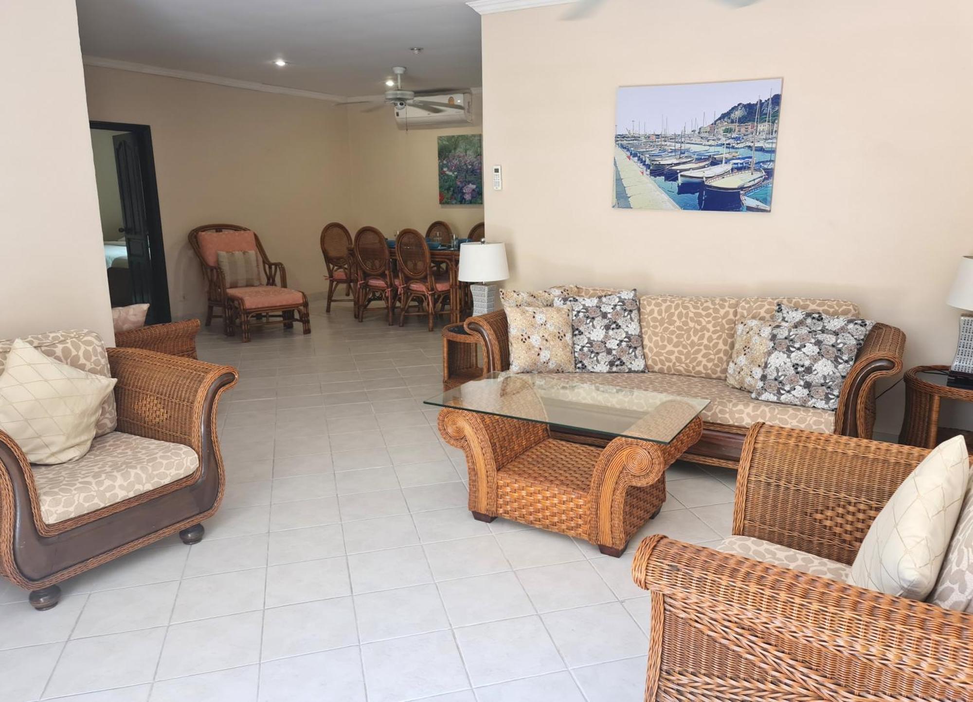 Butterfly Garden Boutique Residences By Frasier, A Lifestyle Destination Apt And Villas 1 To 3 Bedroom Units, 2 Full Bathrooms, Rain Shower, Spa Bath, Complete Kitchen, Staff 24-7,Fast Fiber Optic Wifi, 55" Smart Tv'S, Free Bbq, Pattaya Exteriör bild