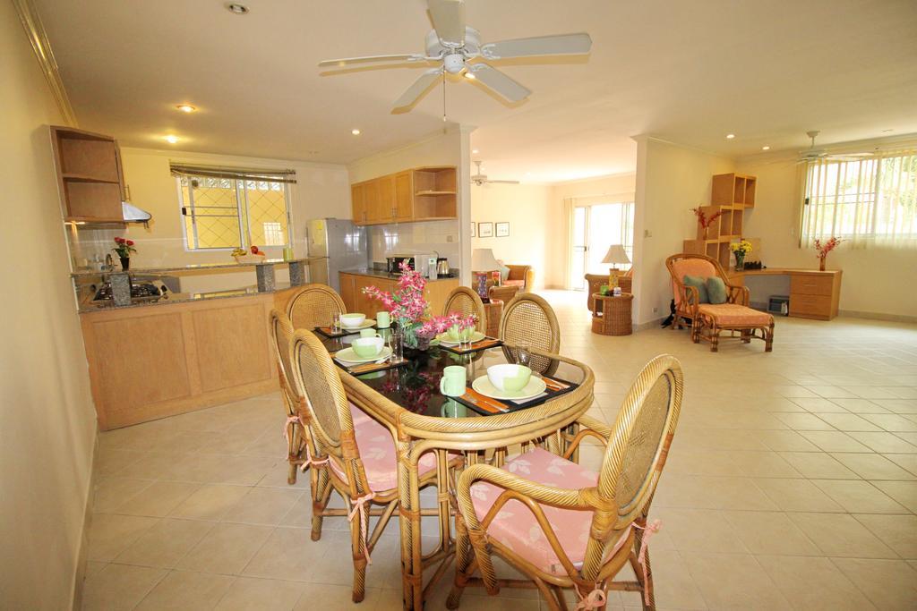 Butterfly Garden Boutique Residences By Frasier, A Lifestyle Destination Apt And Villas 1 To 3 Bedroom Units, 2 Full Bathrooms, Rain Shower, Spa Bath, Complete Kitchen, Staff 24-7,Fast Fiber Optic Wifi, 55" Smart Tv'S, Free Bbq, Pattaya Rum bild