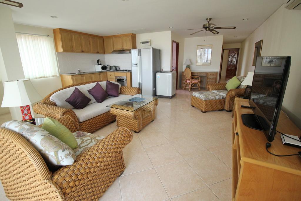 Butterfly Garden Boutique Residences By Frasier, A Lifestyle Destination Apt And Villas 1 To 3 Bedroom Units, 2 Full Bathrooms, Rain Shower, Spa Bath, Complete Kitchen, Staff 24-7,Fast Fiber Optic Wifi, 55" Smart Tv'S, Free Bbq, Pattaya Rum bild