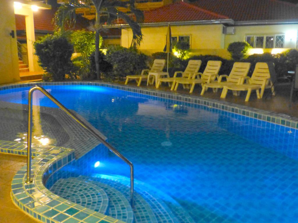 Butterfly Garden Boutique Residences By Frasier, A Lifestyle Destination Apt And Villas 1 To 3 Bedroom Units, 2 Full Bathrooms, Rain Shower, Spa Bath, Complete Kitchen, Staff 24-7,Fast Fiber Optic Wifi, 55" Smart Tv'S, Free Bbq, Pattaya Rum bild