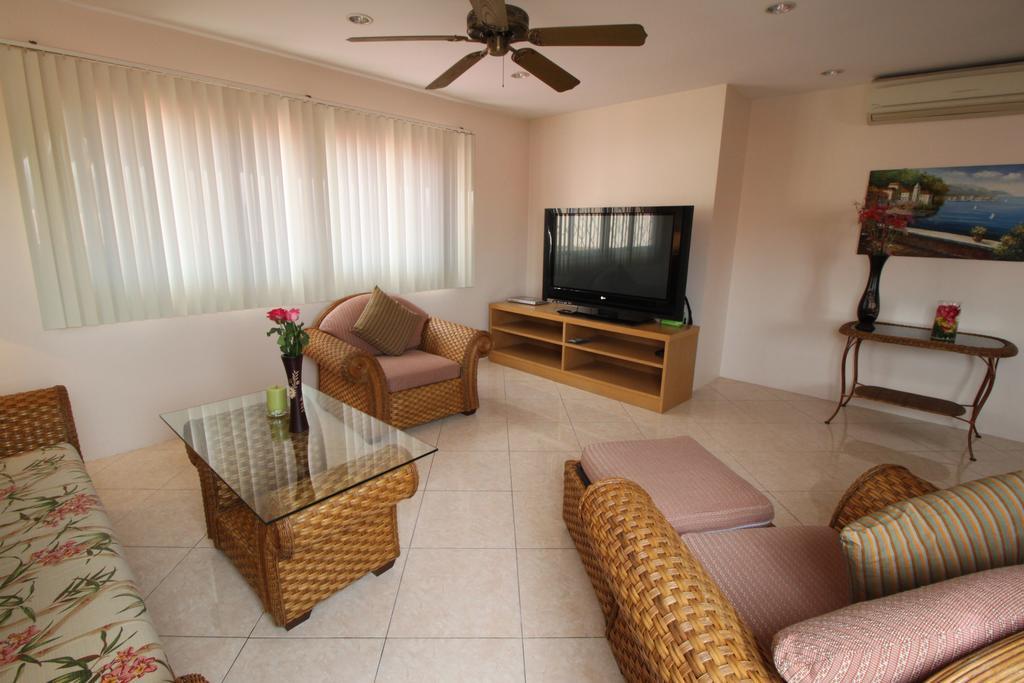 Butterfly Garden Boutique Residences By Frasier, A Lifestyle Destination Apt And Villas 1 To 3 Bedroom Units, 2 Full Bathrooms, Rain Shower, Spa Bath, Complete Kitchen, Staff 24-7,Fast Fiber Optic Wifi, 55" Smart Tv'S, Free Bbq, Pattaya Exteriör bild